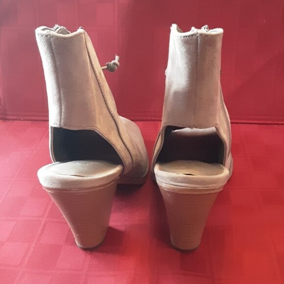 WOMENS SHOES - Picture 3 of 9